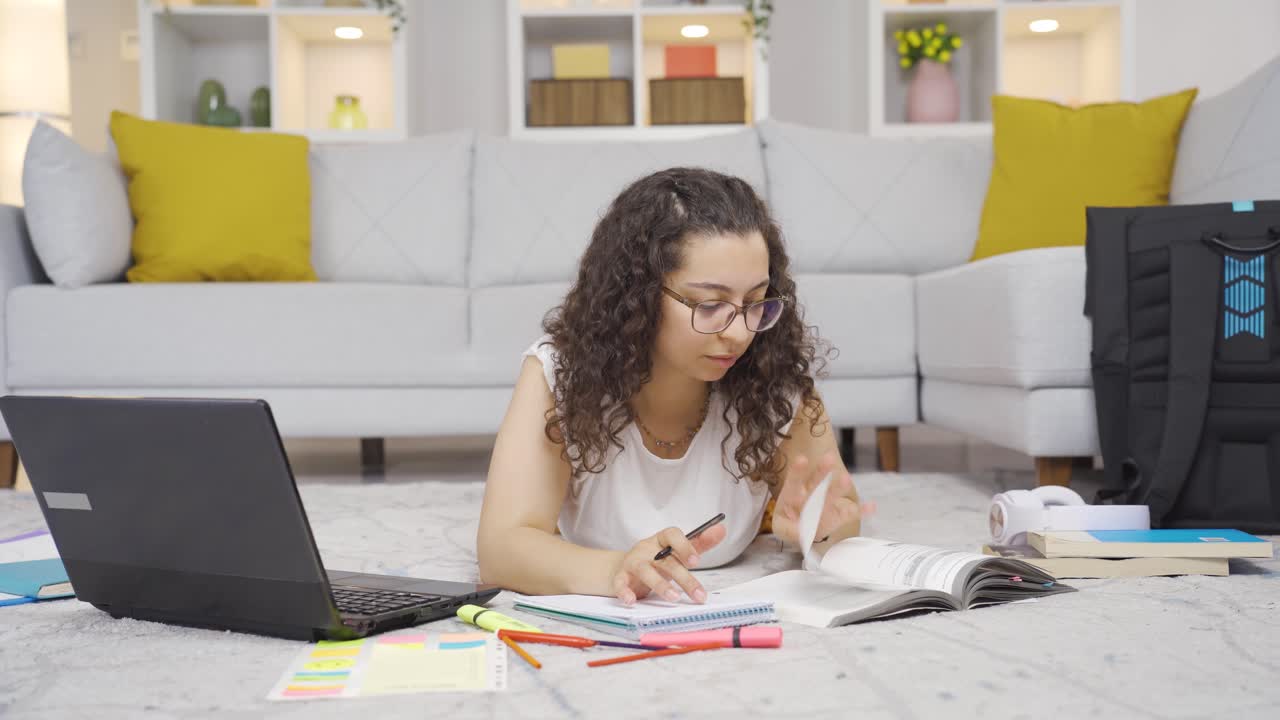 una estudiante preocupada.