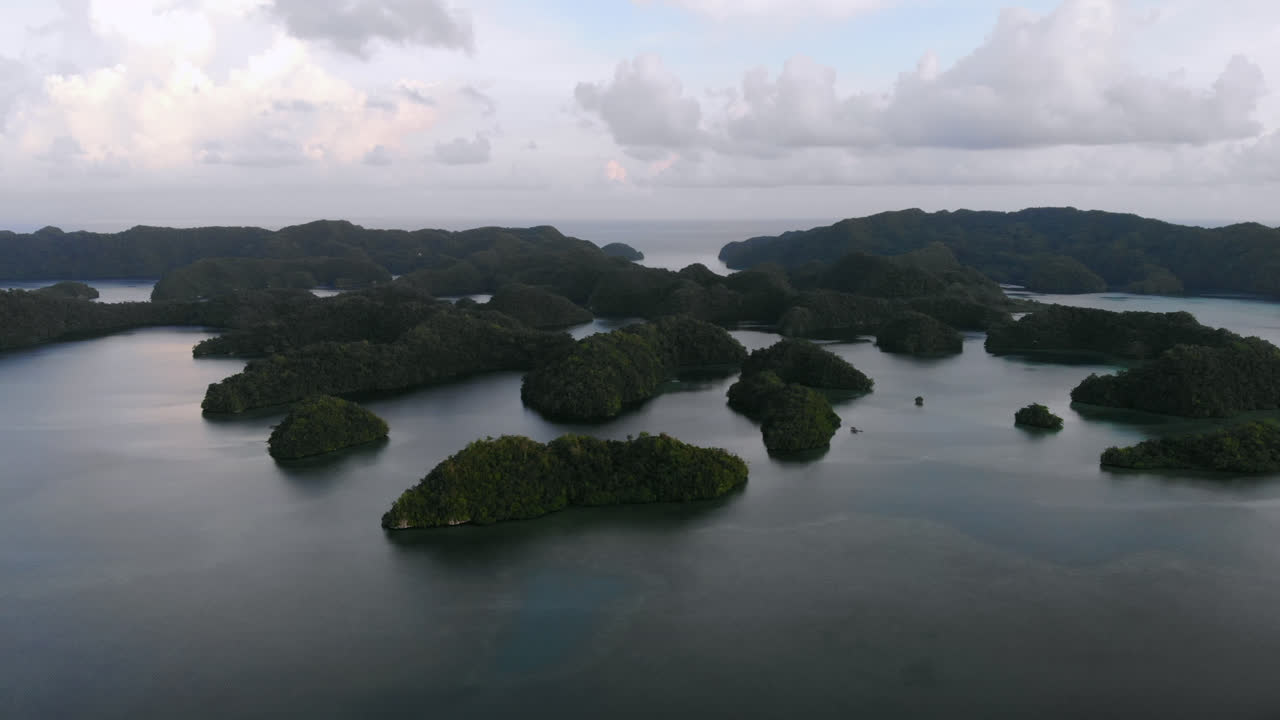 imágenes aéreas de la isla de palau