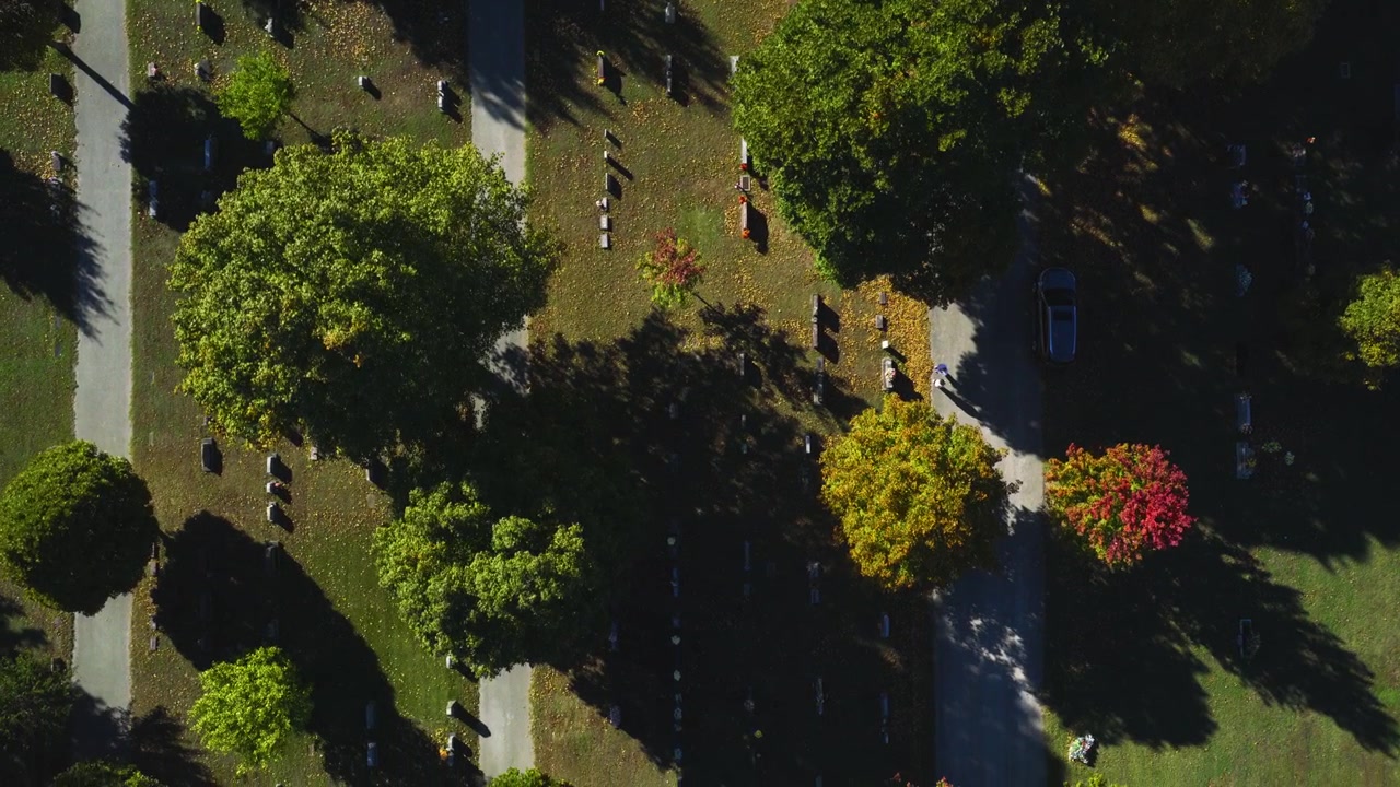 Vista Superior de Lápides no Cemitério Maplewood em Harrison, Arkansas, Estados Unidos. Imagem Aérea