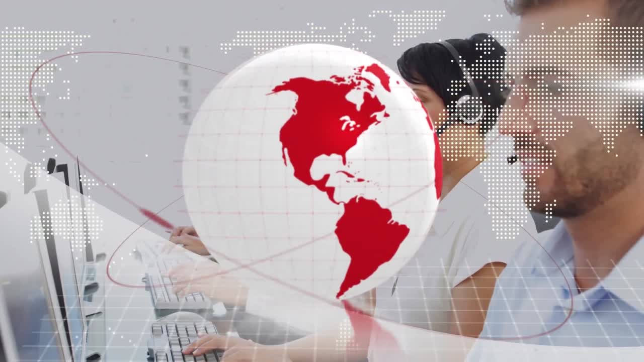 animación del globo y el mapa del mundo sobre personas de negocios que usan auriculares