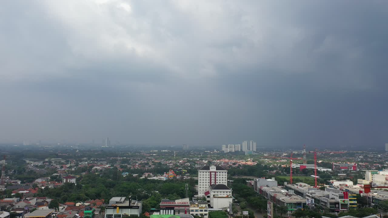 vista del paisaje urbano bajo un cielo nublado