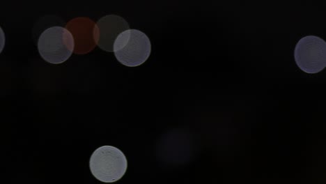 tomas en movimiento de luz bokeh creadas por las luces de la calle