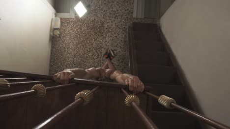 tu hombre entrenamiento en casa pull ups alto ángulo