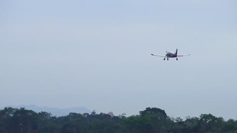 Flugzeug-Hebt-In-Zeitlupe-Ab-2