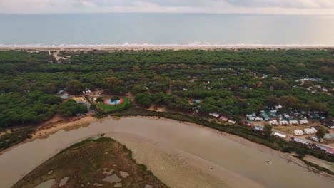 exploración aérea de los humedales de huelva, españa: maravillados ante la belleza de la naturaleza
