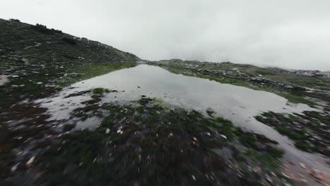 clip de dron de las asombrosas dolomitas italianas, toma cinematográfica de drones fpv desde el dji avata