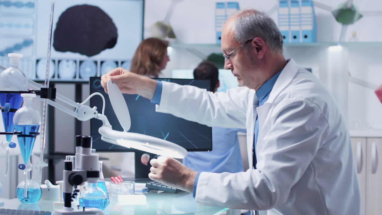 과학자들은 현대적인 실험실에서