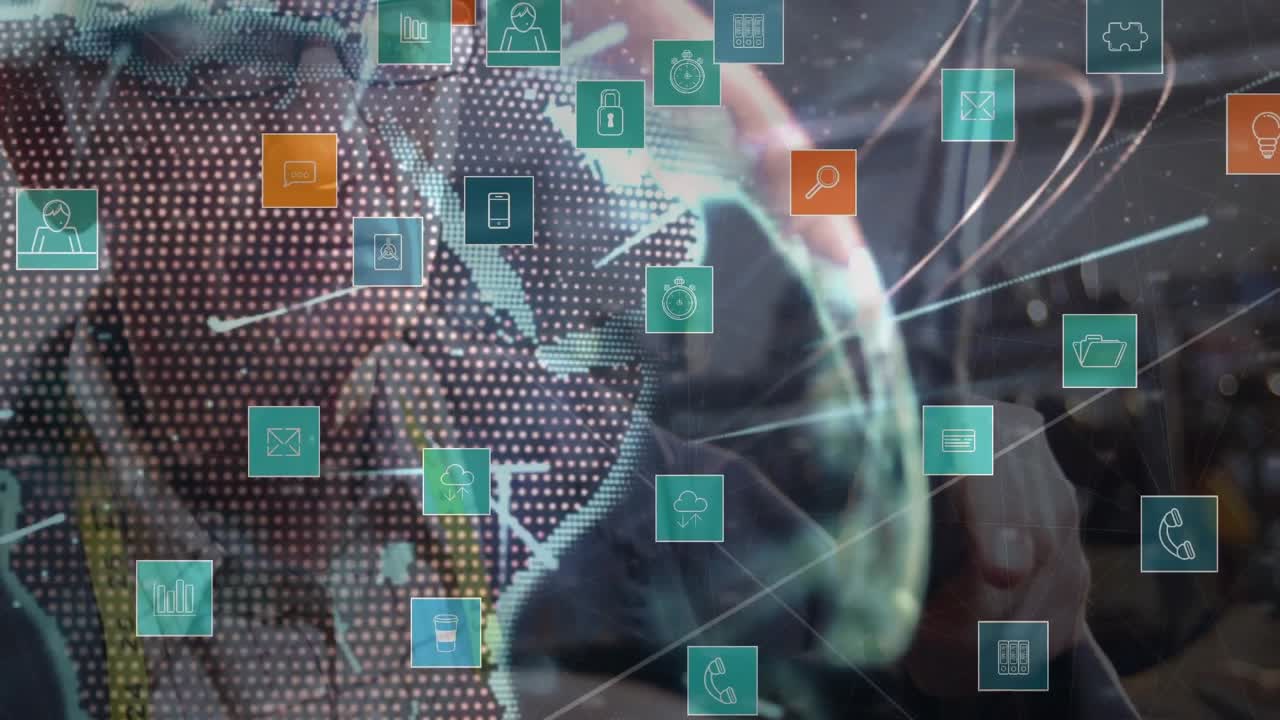 Globo digital transparente en movimiento; un ingeniero de fábrica accede a datos y luego toca una tablet con iconos