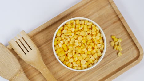 yellow corn kernels in a bowl