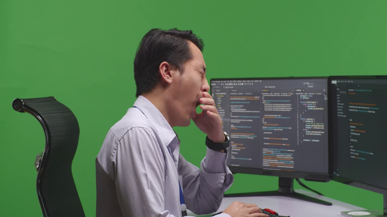 직장에서 피곤한 프로그래머