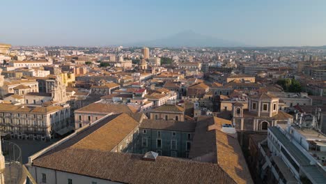 Un-Dron-Sobrevuela-La-Icónica-Cúpula-De-Catania