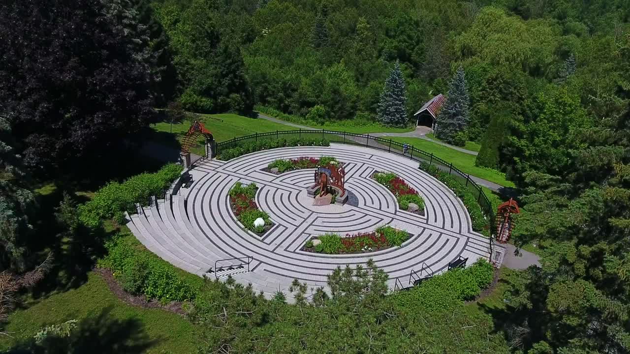 hermosos jardines botánicos en el parque central de cullen en la ciudad de whitby, canadá