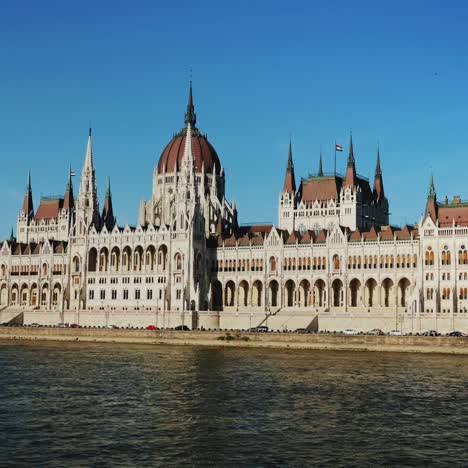 Edificio-Del-Parlamento-De-Hungría-Al-Atardecer-2