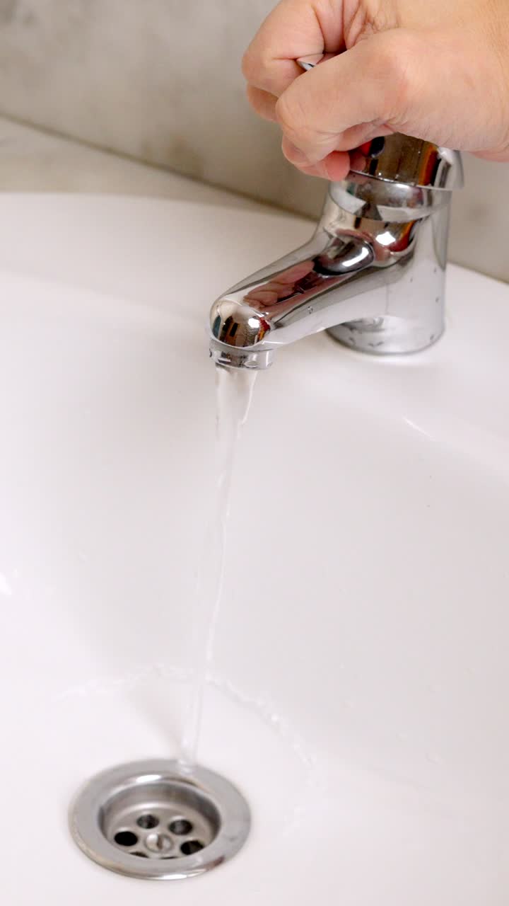 Turns on the tap but there is no water