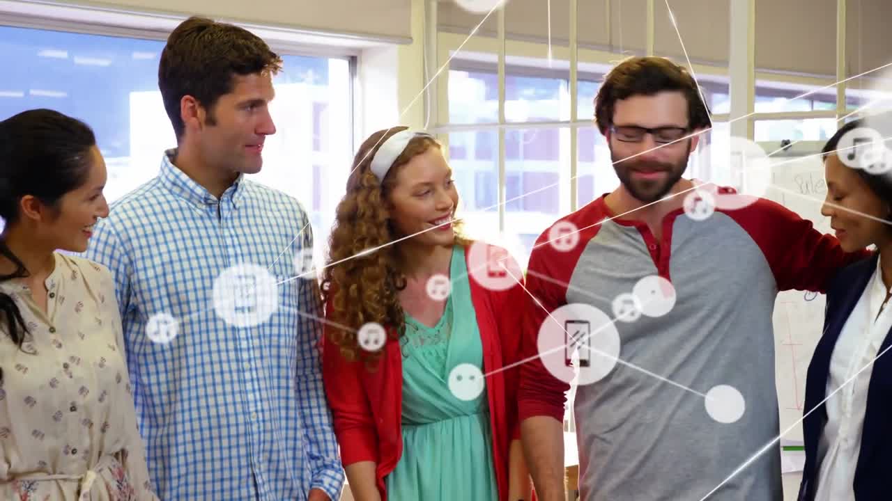 animación de la red de conexiones entre diversas personas de negocios en la oficina