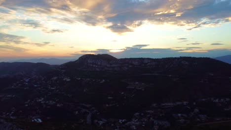 Sonnenuntergang-über-Den-Bergen-In-Der-Region-Côte-D&#39;Azur