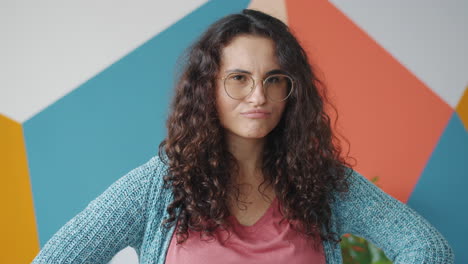 retrato de una mujer infeliz