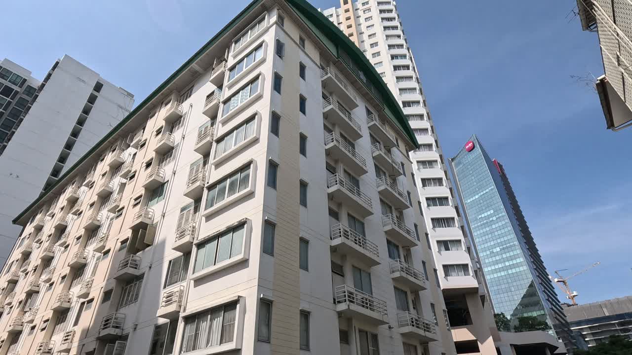 높은 주거 건물의 파노라마 뷰입니다.