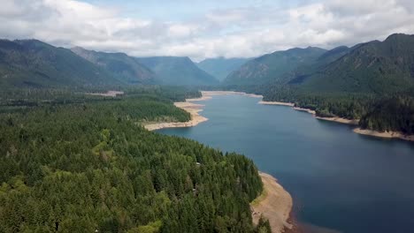 Scenic-View-Of-The-Wynoochee-Lake-Inside-The-Olympic-National-Park,-Port-Angeles,-Washington---aerial-drone,-panning-shot
