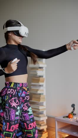 mujer jugando a un juego de realidad virtual