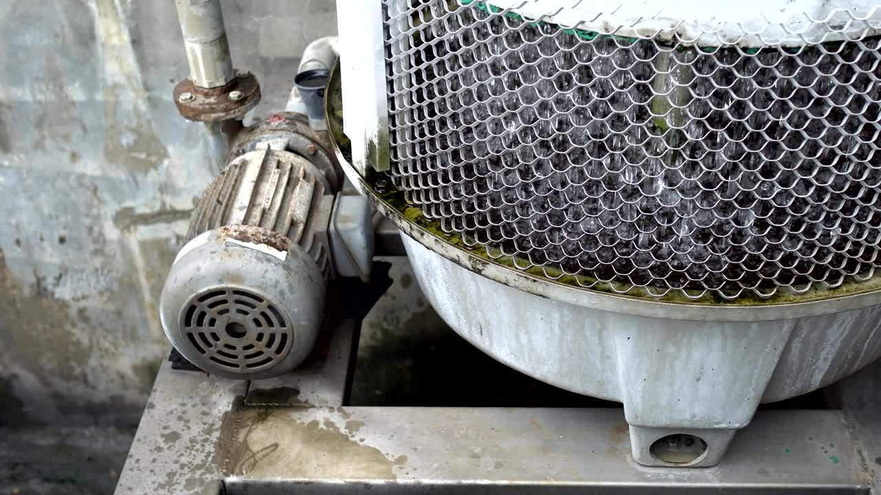 3단계 인덕션 모터: 기능은 물을 배수하거나 프하는 것이며, 외관은 고 얼룩진 상태입니다.