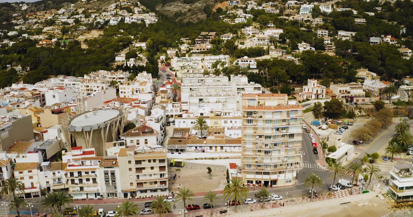 Vista aérea de casas, apartamentos amarelos e brancos, Espanha, Europa