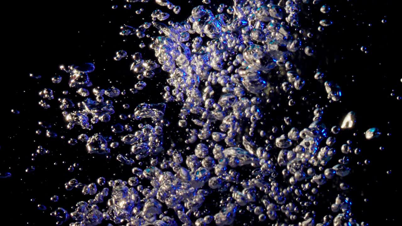 물 거품 검은 바탕