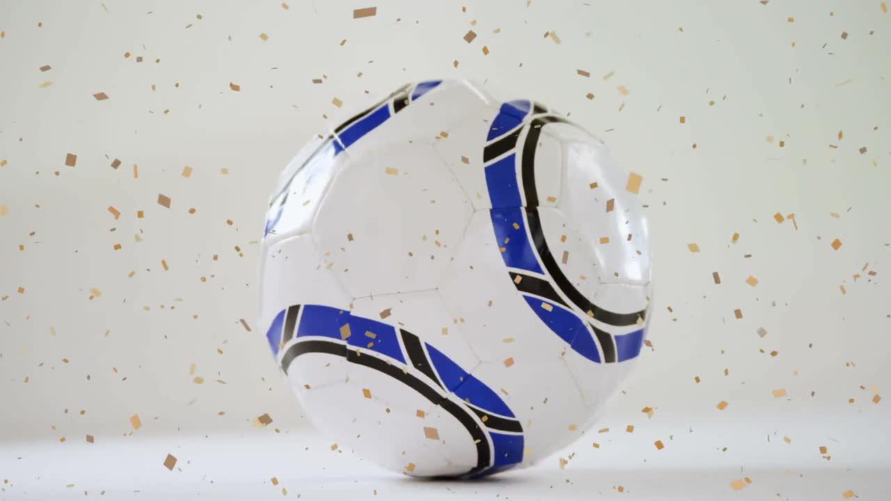 Animazione di coriandoli dorati che cadono su pallone da calcio