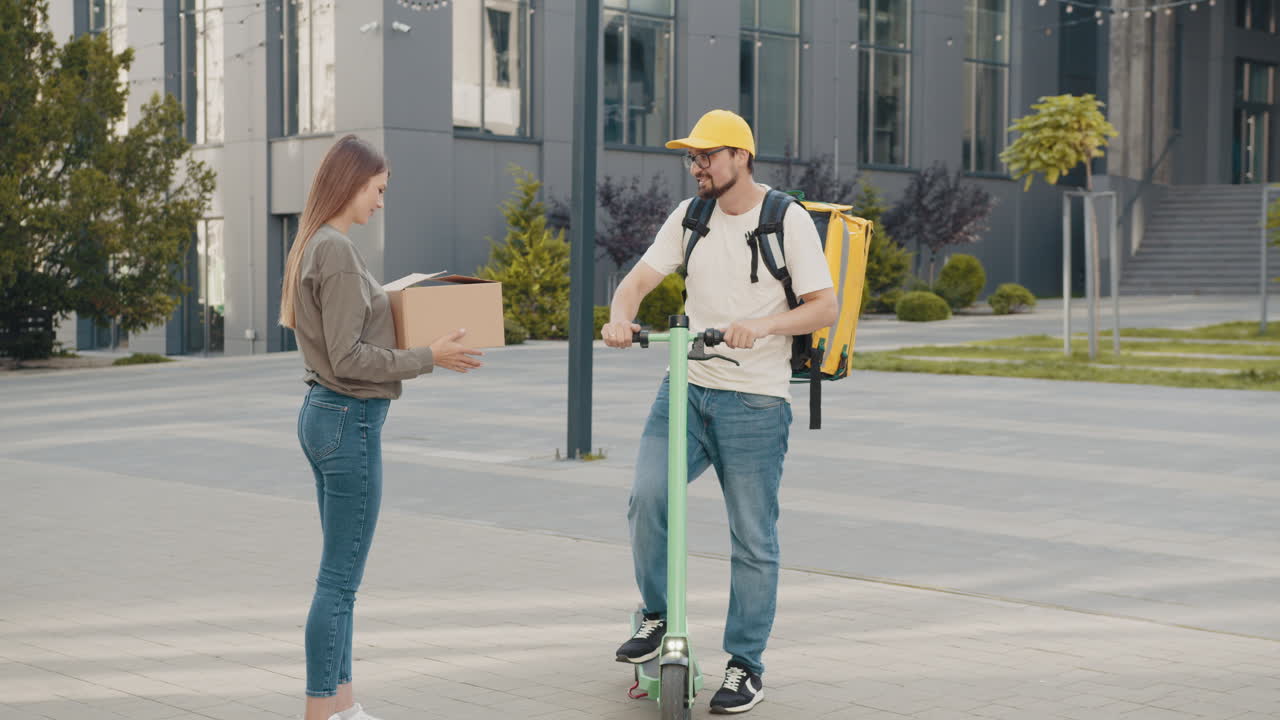 Entrega de comida de scooter elétrica