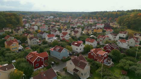 Einfamilienhäuser-In-Stockholm,-Schweden.-Überflug-Drohnenaufnahme