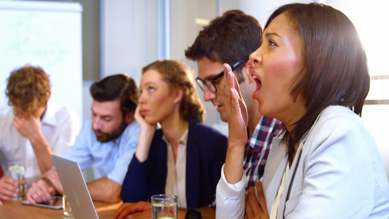 회의 에 참석 한 기업 임원 들