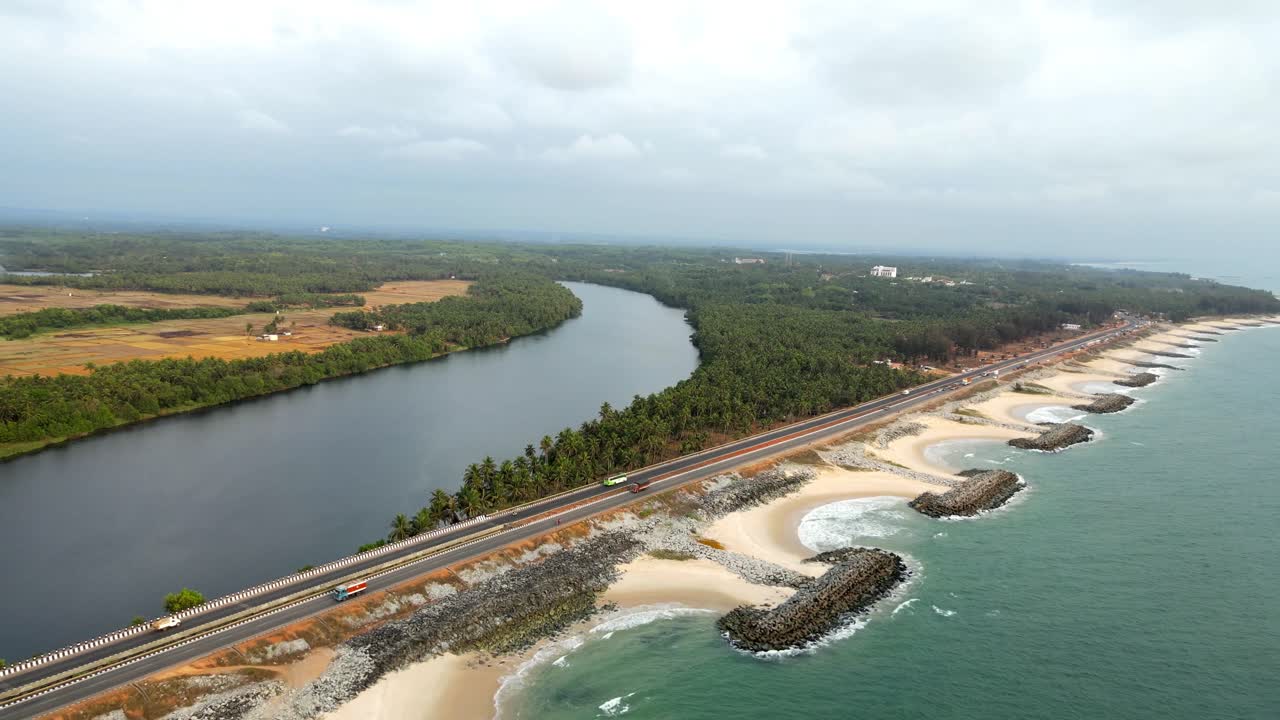 autopista costera y vista del río desde arriba