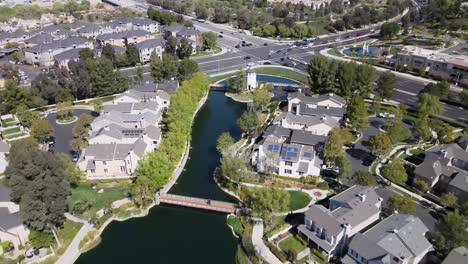 Houses-in-Bridgeport-residential-neighborhood,-Valencia,-California