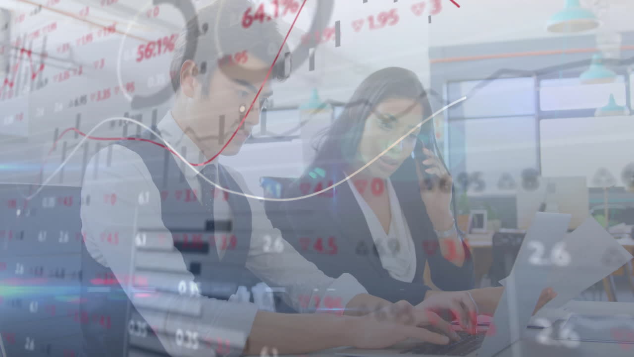 animación del procesamiento de datos financieros sobre diversas personas de negocios en la oficina