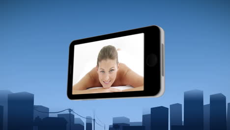 teléfono inteligente que muestra a una mujer en el spa
