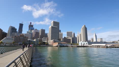 Wolkenkratzer-Am-Wasser-San-Francisco