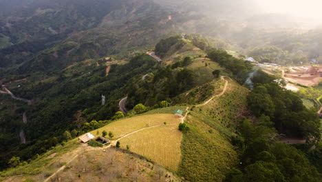 la provincia de lam đong ubicada en la región de las tierras altas centrales de vietnam escénica vista aérea del paisaje natural de la puesta de sol