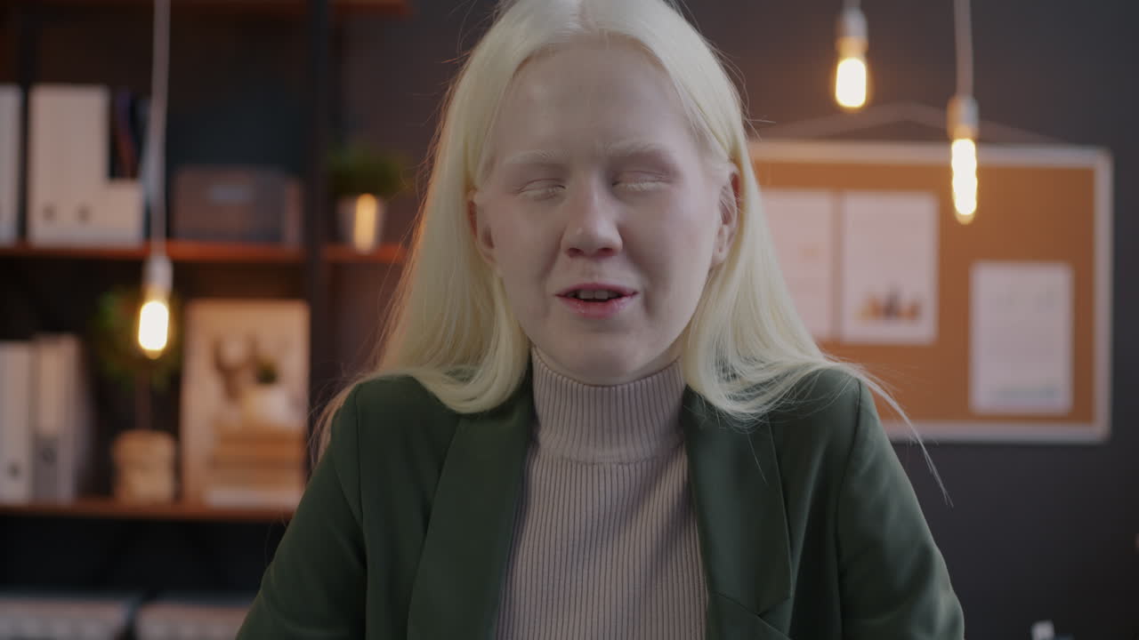 사무실 환경에서 여성