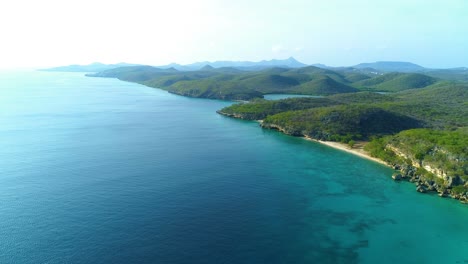 Luftpanoramablick-Auf-Den-Strand-Von-San-Juan-Und-Die-Küste-Der-Karibischen-Insel-Curacao