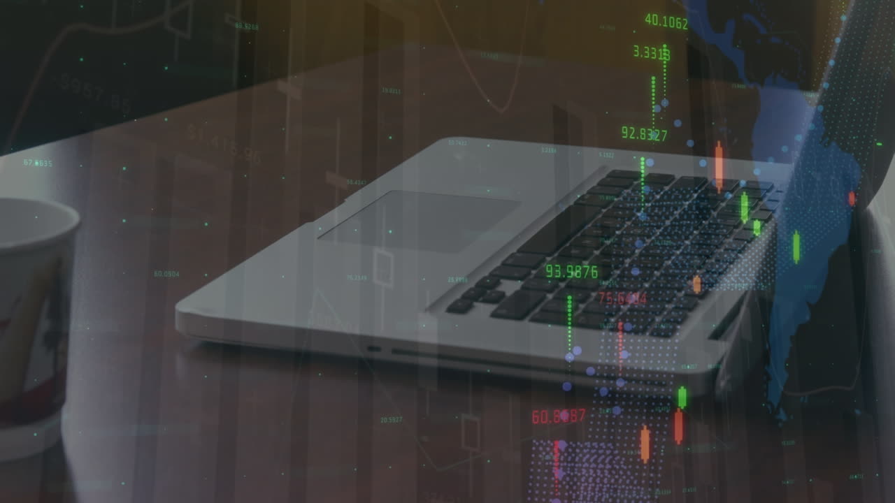 책상 위에 놓인 노트북에 움직이는 금융 데이터와 그래프의 애니메이션