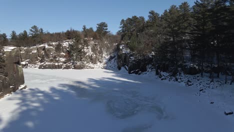 Inter-state-state-park-during-winter,-Minnesota-and-Wisconsin-boarder