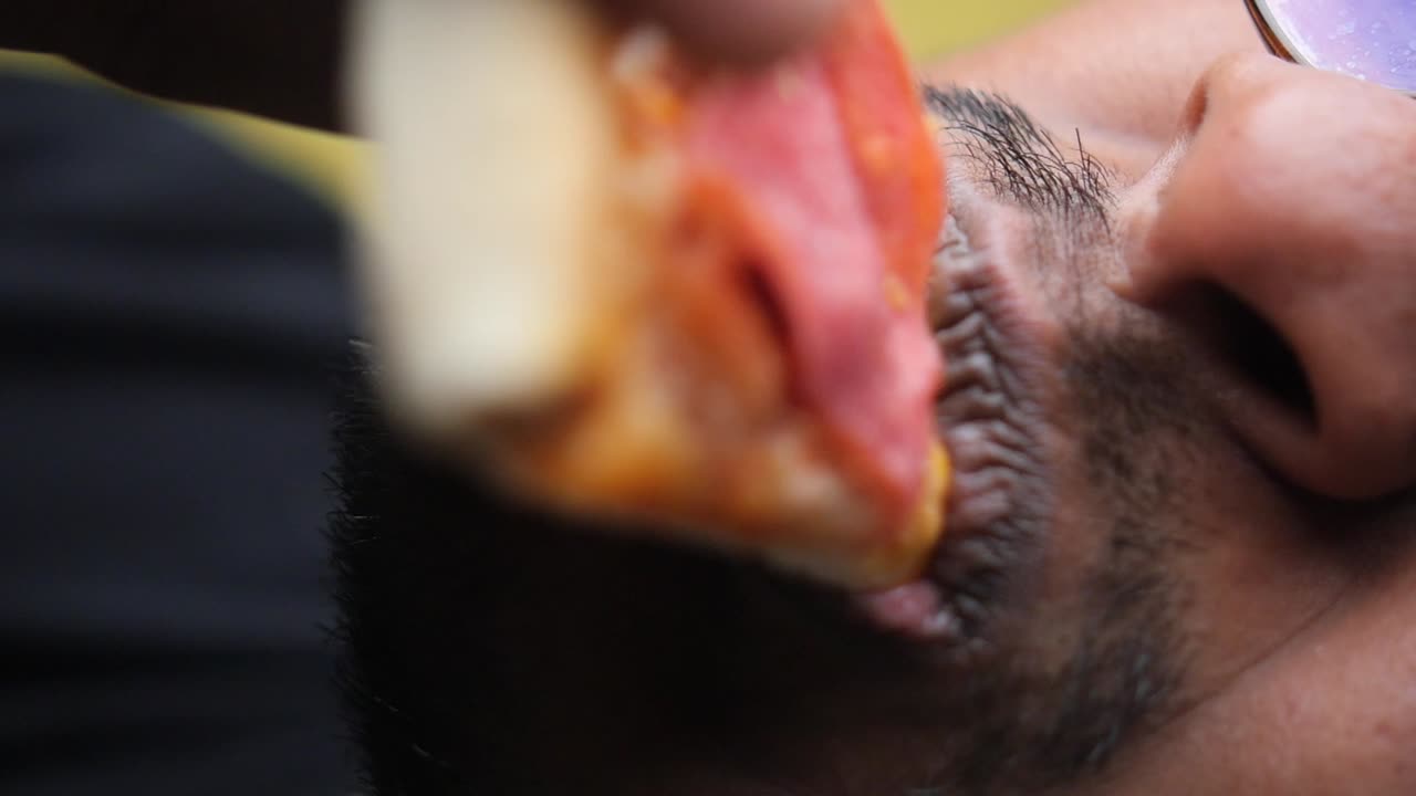 Mangia la pizza