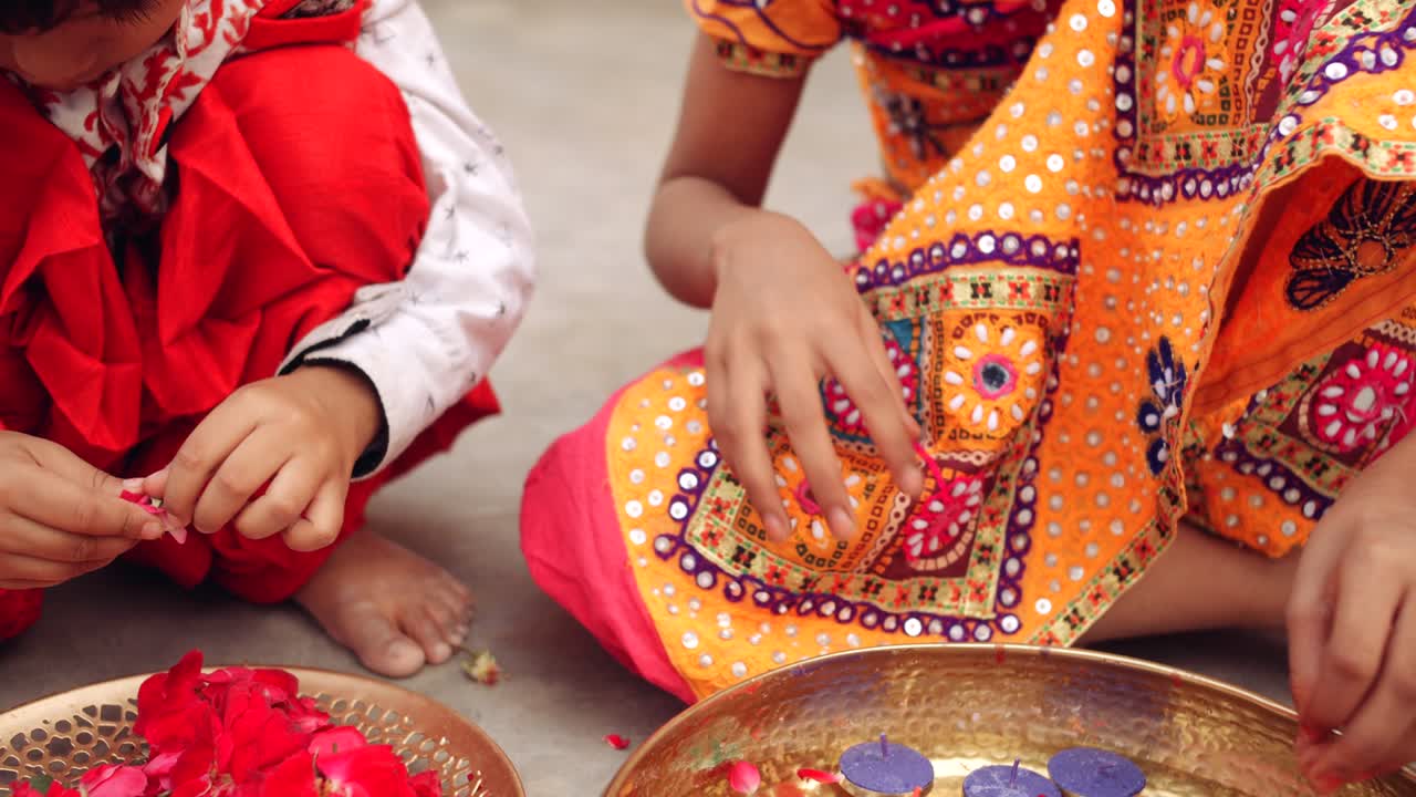 niños pasando tiempo juntos en casa lúdicos y educativos
