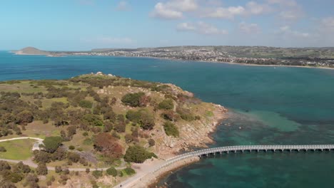calzada desde el puerto de victor hasta la vista aérea de la isla de granito, costa australiana