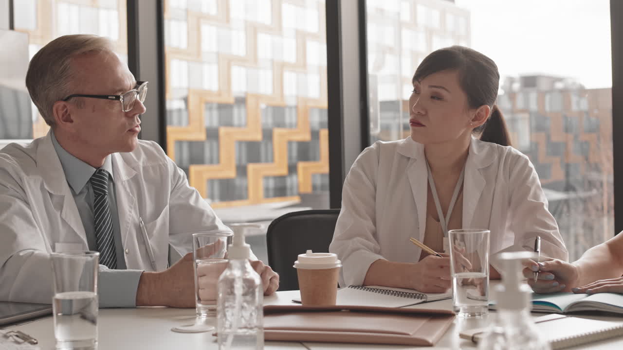 회의에서 의료 전문가