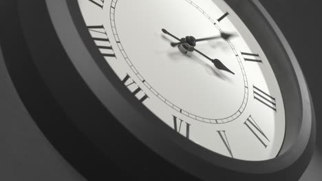 reloj latino en el lapso de tiempo en la pared gris oscuro