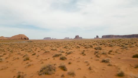 Monument-Valley-Highway-163-Disparo-Aéreo-Adelante-Nación-Navajo-Desierto-Del-Suroeste-Arizona-Utah-EE.-UU.