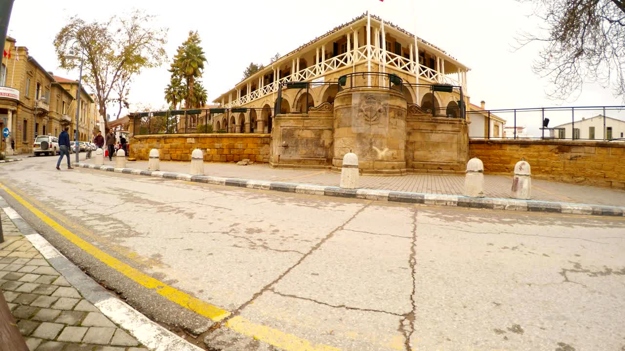 edificio de las administraciones inglesas en el antiguo centro de nicosia
