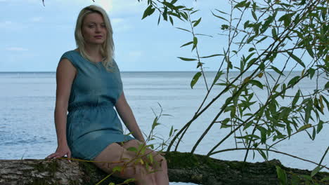 An-elegant-woman-sit-outside-in-a-good-weather-for-freedom-time