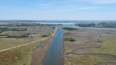 Vista-Aérea-De-Drones:---Ríos-De-Proa-De-Buey-En-Santa-Lucía,-Drones-Volando-Sobre-El-Río-Sin-Kayaks